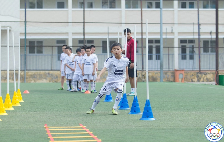 Kỹ Thuật Chuyền Bóng Trong Bóng Đá: Bí Quyết Thành Công